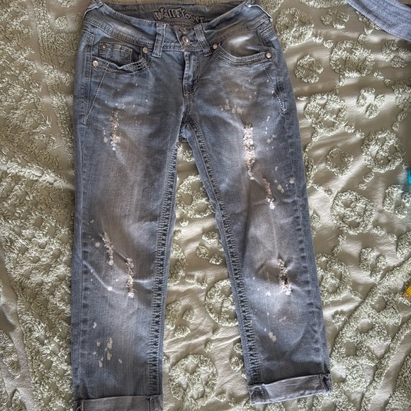 Wallflower Capris - Picture 1 of 7